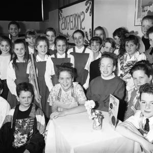 La pizza, l'action... les élèves de Kirkburton Middle School sont photographiés dans leur dernière. La pizza, l'action... les élèves de Kirkburton Middle School sont photographiés dans leur dernière.