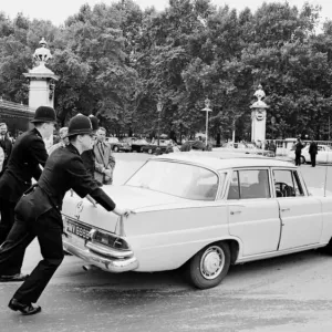 Police remove a Mercedes 200D car from in front of Buckingham Palace