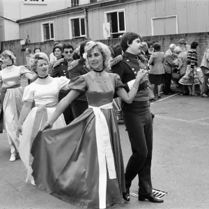Polish Dancers, London Road, Reading, June 1980 Polish Dancers, London Road, Reading, June 1980