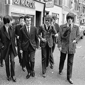 Pop group The Move with labourer Fred Lynch who found two stolen tapes