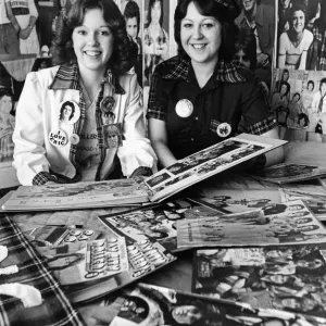 Fans de Música Pop Debbie Wright (izquierda) y Kim McCullogh (derecha). Fans de Música Pop Debbie Wright (izquierda) y Kim McCullogh (derecha).