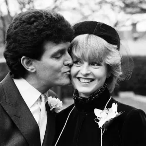 Pop singer Alvin Stardust marries actress Lisa Goddard and the registry office in Wood Pop singer Alvin Stardust marries actress Lisa Goddard and the registry office in Wood