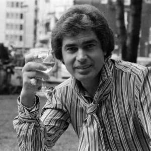 Pop singer Englebert Humperdinck at the Inn on the Park hotel minus his sideburns Pop singer Englebert Humperdinck at the Inn on the Park hotel minus his sideburns