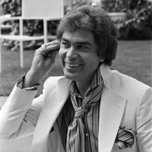 Pop singer Englebert Humperdinck at the Inn on the Park hotel minus his sideburns Pop singer Englebert Humperdinck at the Inn on the Park hotel minus his sideburns