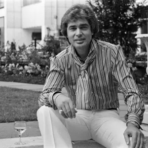 Pop singer Englebert Humperdinck at the Inn on the Park hotel minus his sideburns Pop singer Englebert Humperdinck at the Inn on the Park hotel minus his sideburns