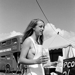 Popcorn Salesgirl Heather Binks at The Tenth National Jazz and Blues Festival