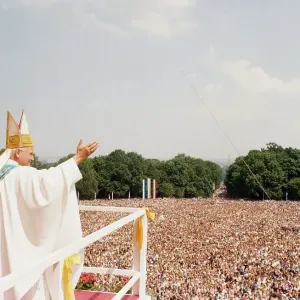 Pope John Paul II Visit to Scotland June 1982 addressing a congregation in Glasgow Pope John Paul II Visit to Scotland June 1982 addressing a congregation in Glasgow