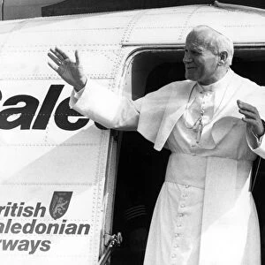 Pope John Paull IIs visit to Coventry. The Holy Father steps out of the plane at