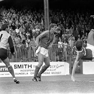 Pre Season Friendly. Glentoran v Manchester United. August 1982 MF08-19-025
