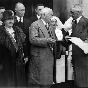 A presentation to David Lloyd George at Aberdare Hospital. Circa 1934 A presentation to David Lloyd George at Aberdare Hospital. Circa 1934