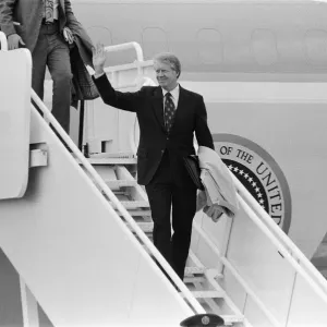 El presidente Jimmy Carter llega al aeropuerto de Heathrow en el Air Force One. 5 de mayo de 1977.