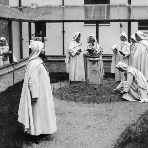 Priests in Arabian dress. New monastery of the White Fathers at Heston, Middlesex Priests in Arabian dress. New monastery of the White Fathers at Heston, Middlesex