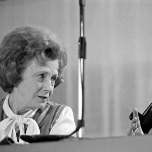 Prime mInister Harold Wilson talks to Barbara Castle during a debate on the Common Market