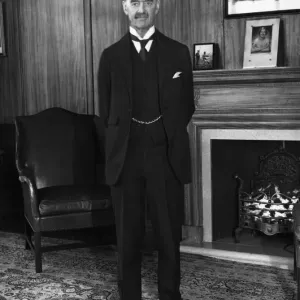 Premierminister Neville Chamberlain im Downing Street gesehen am 20 Januar 1940 Premierminister Neville Chamberlain im Downing Street gesehen am 20 Januar 1940