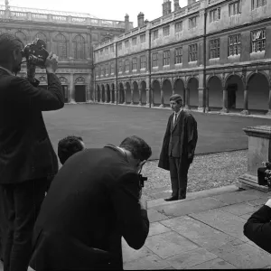 Prince Charles arrives a Trinity College. 8 / 10 / 67. 9758 / E