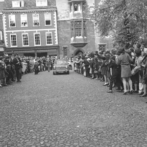 Prince Charles arrives at Trinity College 8 / 10 / 67 9760 / E