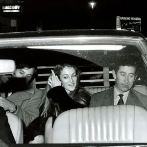 Príncipe Carlos saliendo del Apollo Theatre con Penelope Eastwood después de la función. Príncipe Carlos saliendo del Apollo Theatre con Penelope Eastwood después de la función.
