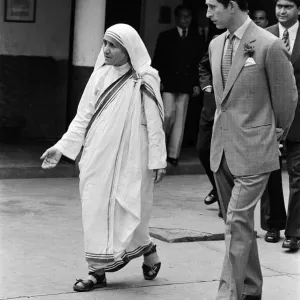 Prince Charles visits Mother Teresa at her institution in Calcutta, India. December 1980 Prince Charles visits Mother Teresa at her institution in Calcutta, India. December 1980
