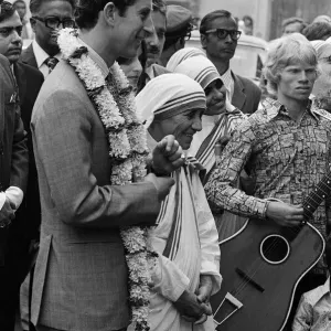 Prince Charles visits Mother Teresa at her institution in Calcutta, India. December 1980 Prince Charles visits Mother Teresa at her institution in Calcutta, India. December 1980