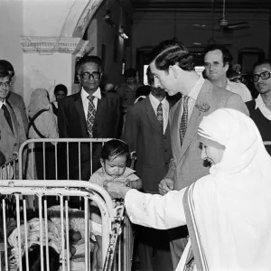 Prince Charles visits Mother Teresa at her institution in Calcutta, India. December 1980 Prince Charles visits Mother Teresa at her institution in Calcutta, India. December 1980