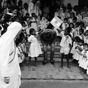 Prince Charles visits Mother Teresa at her institution in Calcutta, India. December 1980 Prince Charles visits Mother Teresa at her institution in Calcutta, India. December 1980