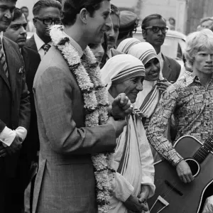 Prince Charles visits Mother Teresa at her institution in Calcutta, India. December 1980 Prince Charles visits Mother Teresa at her institution in Calcutta, India. December 1980