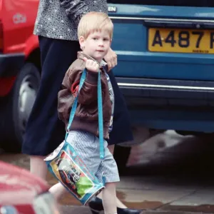 Le prince Harry arrive au jardin d'enfants à l'école maternelle de Chepstow Villas à Kensington.