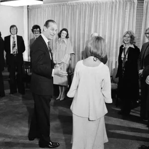 Le prince Philip, duc d'Édimbourg, visite les bureaux du Daily Mirror, bureau Holborn.