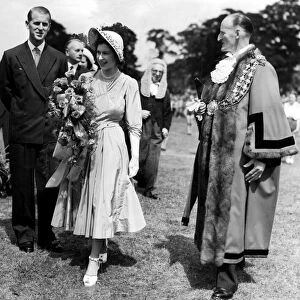 PRINCE PHILIP & QUEEN ELIZABETH II VISITING WAR VETERANS, PUDSEY, YORKSHIRE - JULY 1949