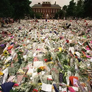 Princess Diana Death 31 August 1997 Floral tributes at Kensington Palace Flowers