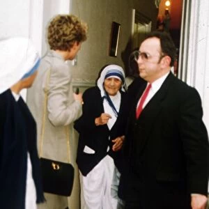 Princess Diana pays a private visit to Mother Teresa who is on a lightning trip to visit