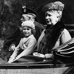 Princess Elizabeth sitting in the horse drawn carriage with her grandparents King George