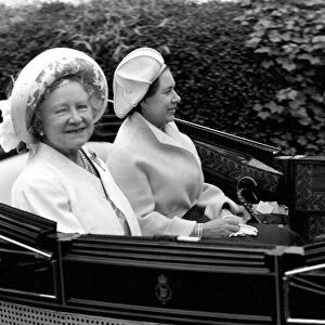 Princess Margaret arrives in horse drawn carriage with the Queen Mother for the Ascot