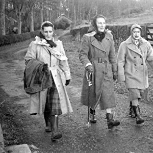 Princess Margaret with three friends for a walk on her cousin the Master of Elphinstones