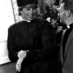 THE PRINCESS OF WALES ARRIVES AT FUNCTION DURING HER VISIT TO TYNESIDE - 1983 THE PRINCESS OF WALES ARRIVES AT FUNCTION DURING HER VISIT TO TYNESIDE - 1983