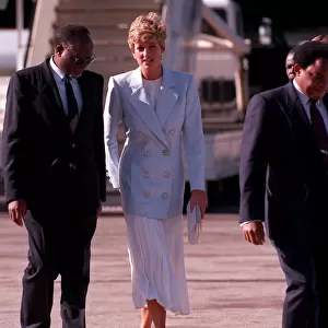 PRINCESS OF WALES ARRIVES FOR VISIT TO RED CROSS CHARITY PROJECT IN ZIMBABWE - JULY 1993