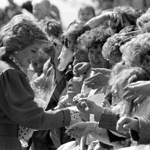 THE PRINCESS OF WALES MEETING PEOPLE DURING VISIT TO NEWCASTLE APRIL 1986 THE PRINCESS OF WALES MEETING PEOPLE DURING VISIT TO NEWCASTLE APRIL 1986