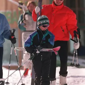 PRINCESS OF WALES WITH SON PRINCE HARRY AS THEY TAKE A SKIING HOLIDAY IN LECH PRINCESS OF WALES WITH SON PRINCE HARRY AS THEY TAKE A SKIING HOLIDAY IN LECH