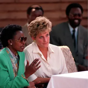 PRINCESS OF WALES WEARING SUNGLASSES AND SMILING DURING A VISIT TO RED CROSS CHARITY PRINCESS OF WALES WEARING SUNGLASSES AND SMILING DURING A VISIT TO RED CROSS CHARITY