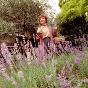 Prunella Scales at home - 24 / 06 / 1997
