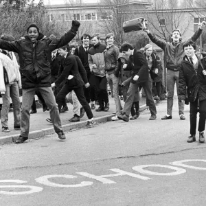 Caludon Castle School Pupils Delight 11th April 1984 Print Caludon Castle School Pupils Delight 11th April 1984 Print