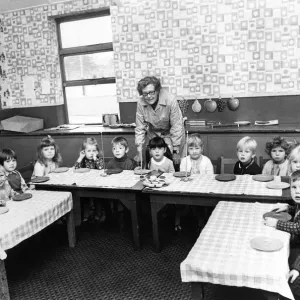 These pupils don t look very happy at the empy plates during this dinner time