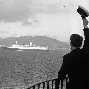QE2 Leaving Clyde River - Jan 1969 QE2 Leaving Clyde River - Jan 1969