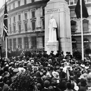 Queen Alexandra seen here unveils the memorial to nurse Edith Cavell who was shot for Queen Alexandra seen here unveils the memorial to nurse Edith Cavell who was shot for