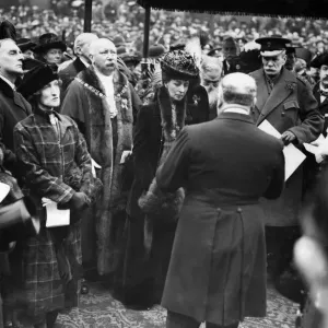 Queen Alexandra unveils Nurse Cavell Memorial. Pictured, Viscount Burnham