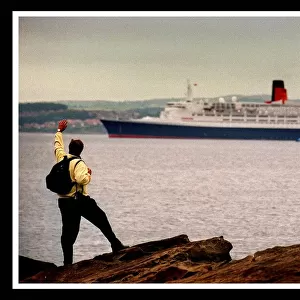 Queen Elizabeth 11 QE2 July 1999 arriving at South Queensferry