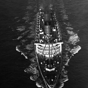 Queen Elizabeth 1948 leaving Southampton after being held up for two weeks by