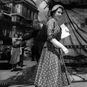 Queen Elizabeth - 1953 leaves Westminister Abbey after the rehearsal for