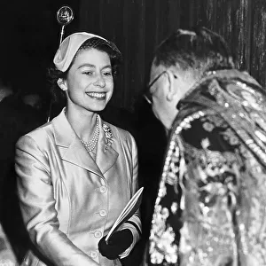 Queen Elizabeth with Canon Marcus Knight at St Pauls 1955. Local Caption 00101119