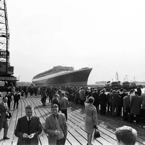 Queen Elizabeth II launching the Cunard Cruise Liner, The QE2 in the Clyde Queen Elizabeth II launching the Cunard Cruise Liner, The QE2 in the Clyde